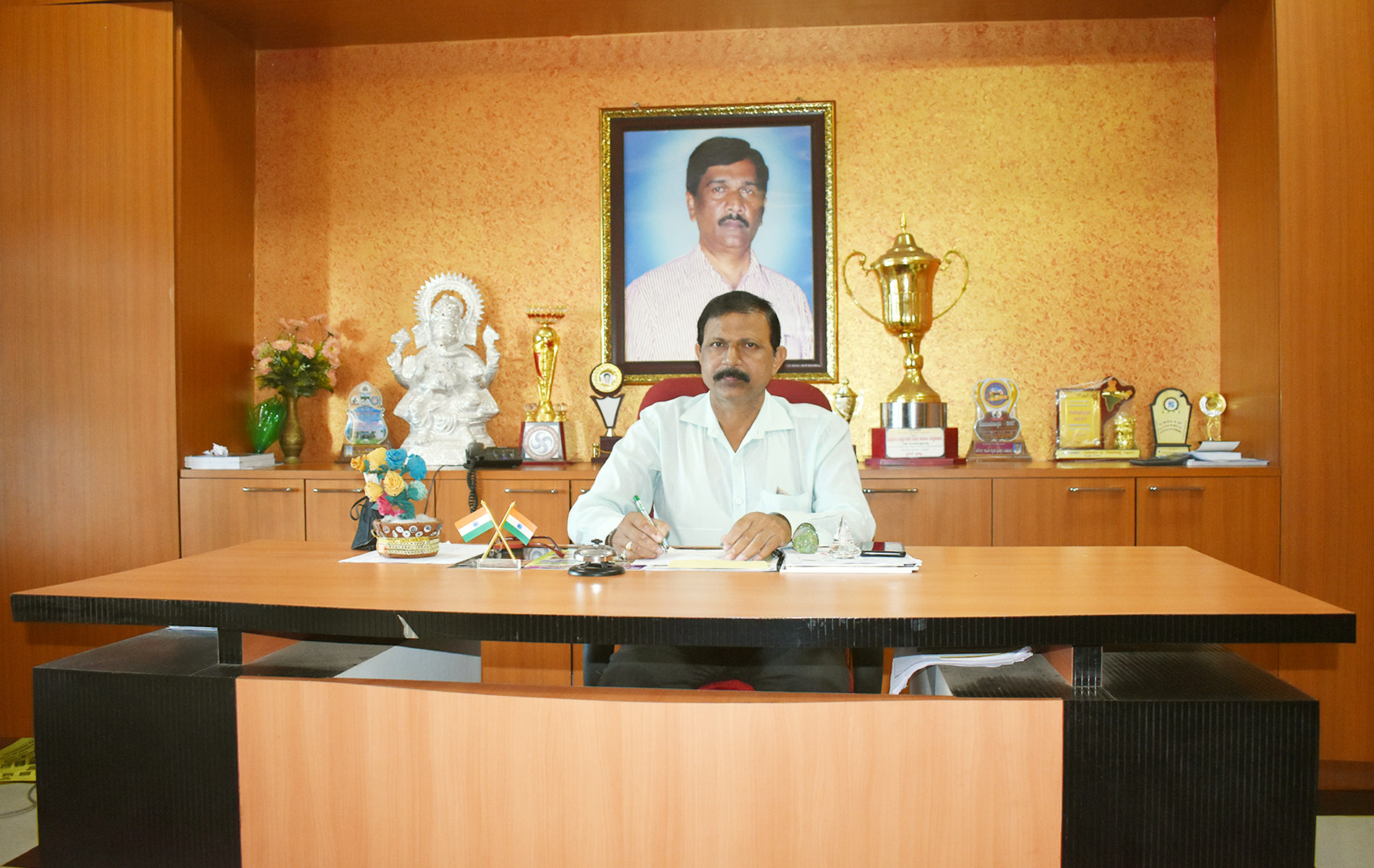 Principal Mr. M.I. Mahale